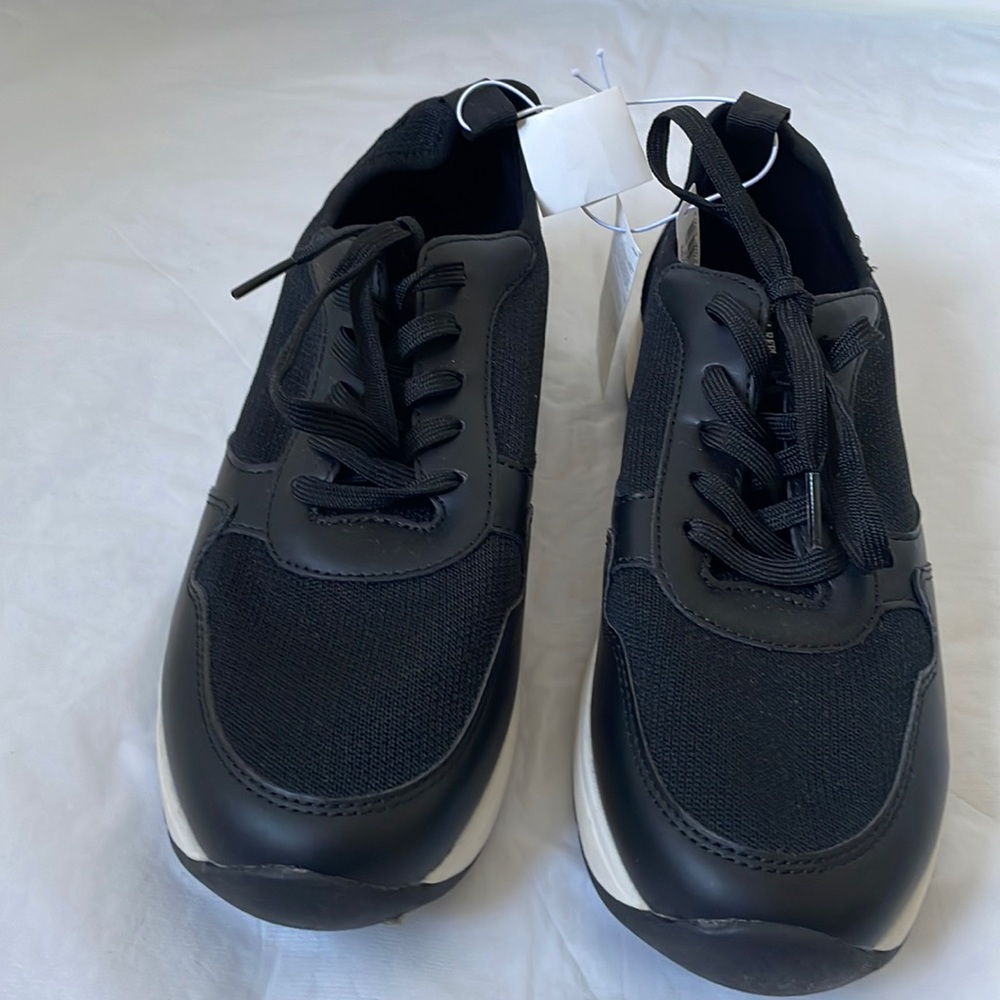 Banana Republic Factory Sneakers in Black/White Size-9 NWT